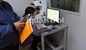 Automatyczne ładowanie tworzyw sztucznych Maszyna do badania twardości Rockwella z odczytem tarczy 0,5 HR