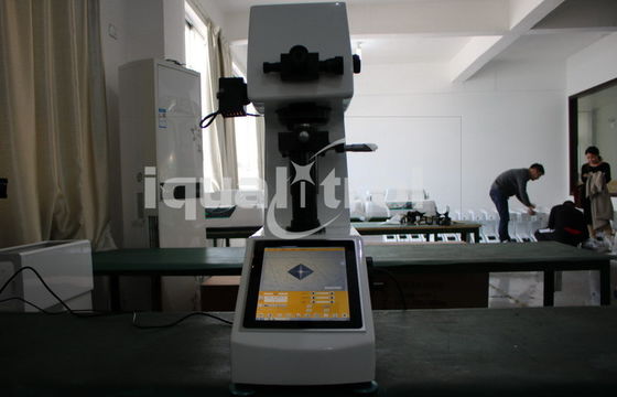 Całkowicie automatyczna maszyna do testowania twardości Vickers iVick-479MC3 z silnikowanym kowadłem X-Y