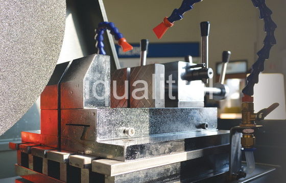 Ręczna duża maszyna do cięcia metalograficznego iCut-408 Quick Clamp z maksymalną sekcją 100 mm